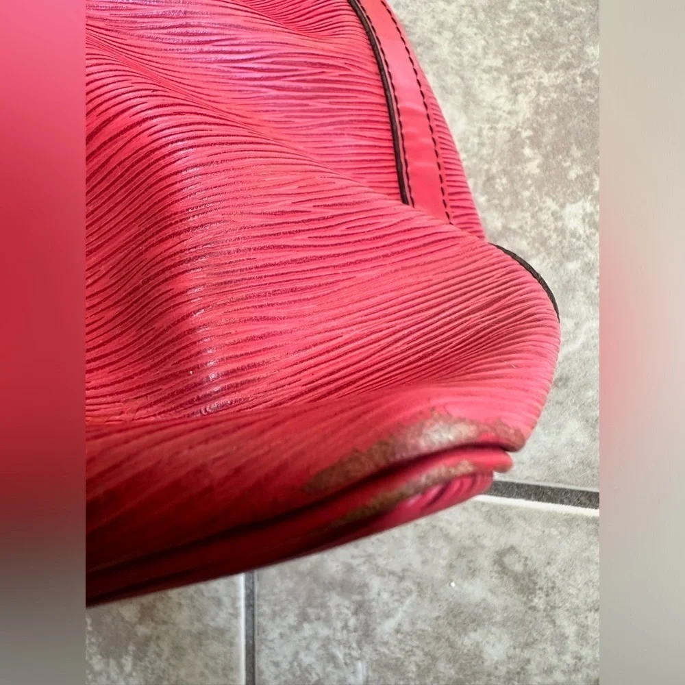 Louis Vuitton Authentic Bucket Bag Red